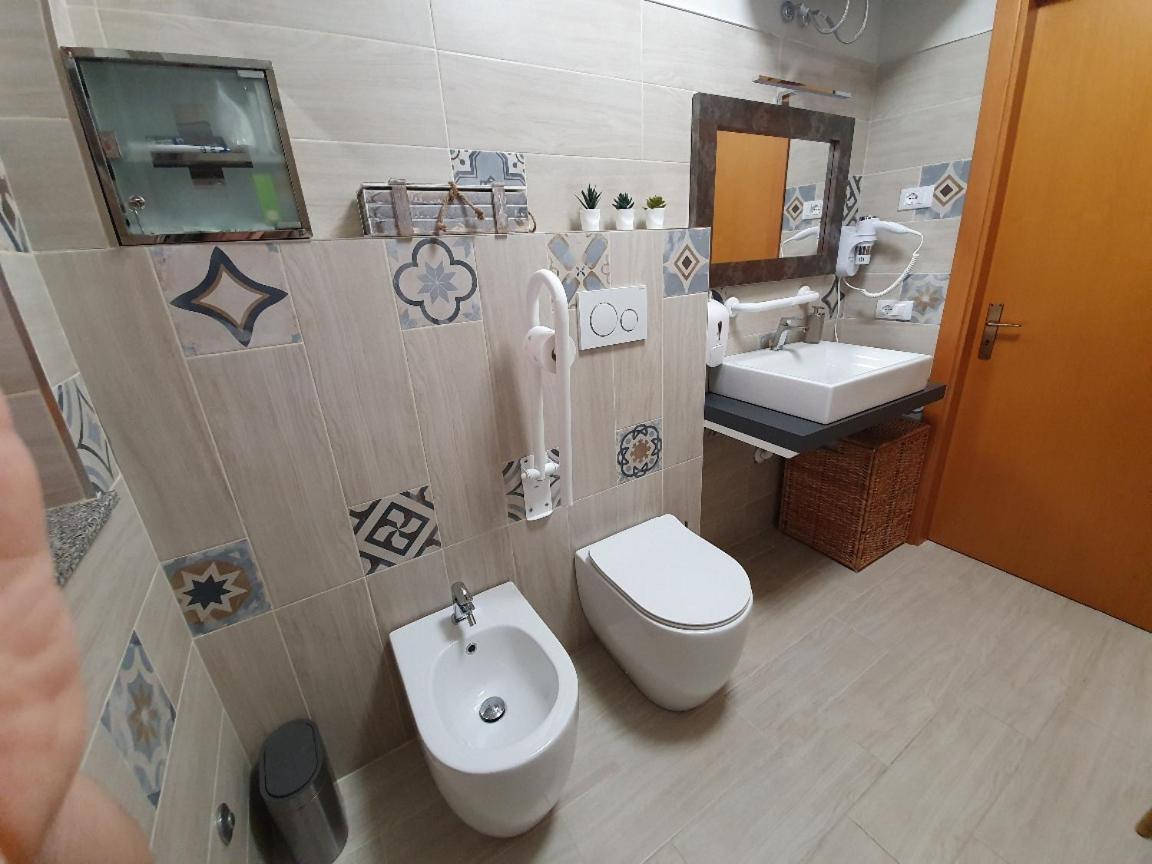 New Panorama Villa Рипосто Екстериор снимка